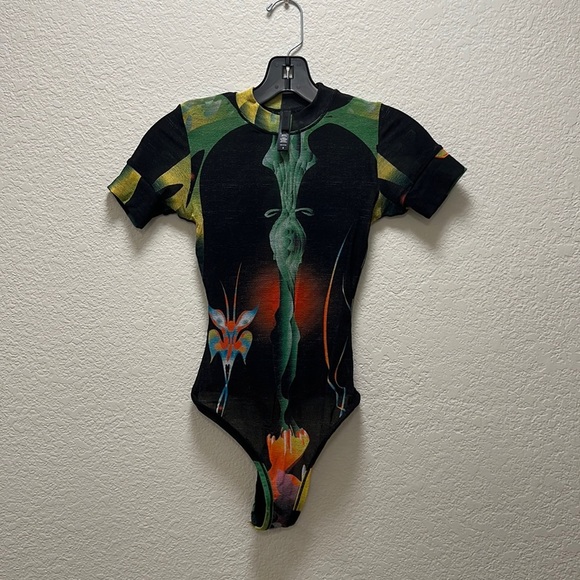 SKIMS Obsidian Print Mesh T-Shirt Bodysuit - Picture 2 of 6